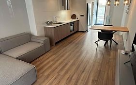 Amber Home - Brand New Luxury 1 Bedroom Apartment Located In The Very City Center